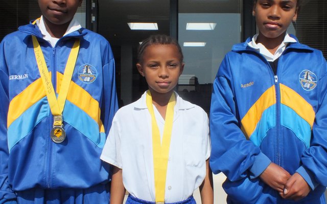 Vlnr is Gansbaai PrimÃªr se 3 landloopatlete wat tydens die Boland Landloop Kampioenskappe goed gevaar het en in die Bolandspan opgeneem is: German Lewis (2de in 2km, o/12), Vasti Pietersen (2de in 2km, o/9) en Azadia Ward (4de in 4km, o/13). Hulle sal nou aan die WP Landloop Kampioenskappe van 29/30/31 Augustus saam met die Bolandspan deelneem.